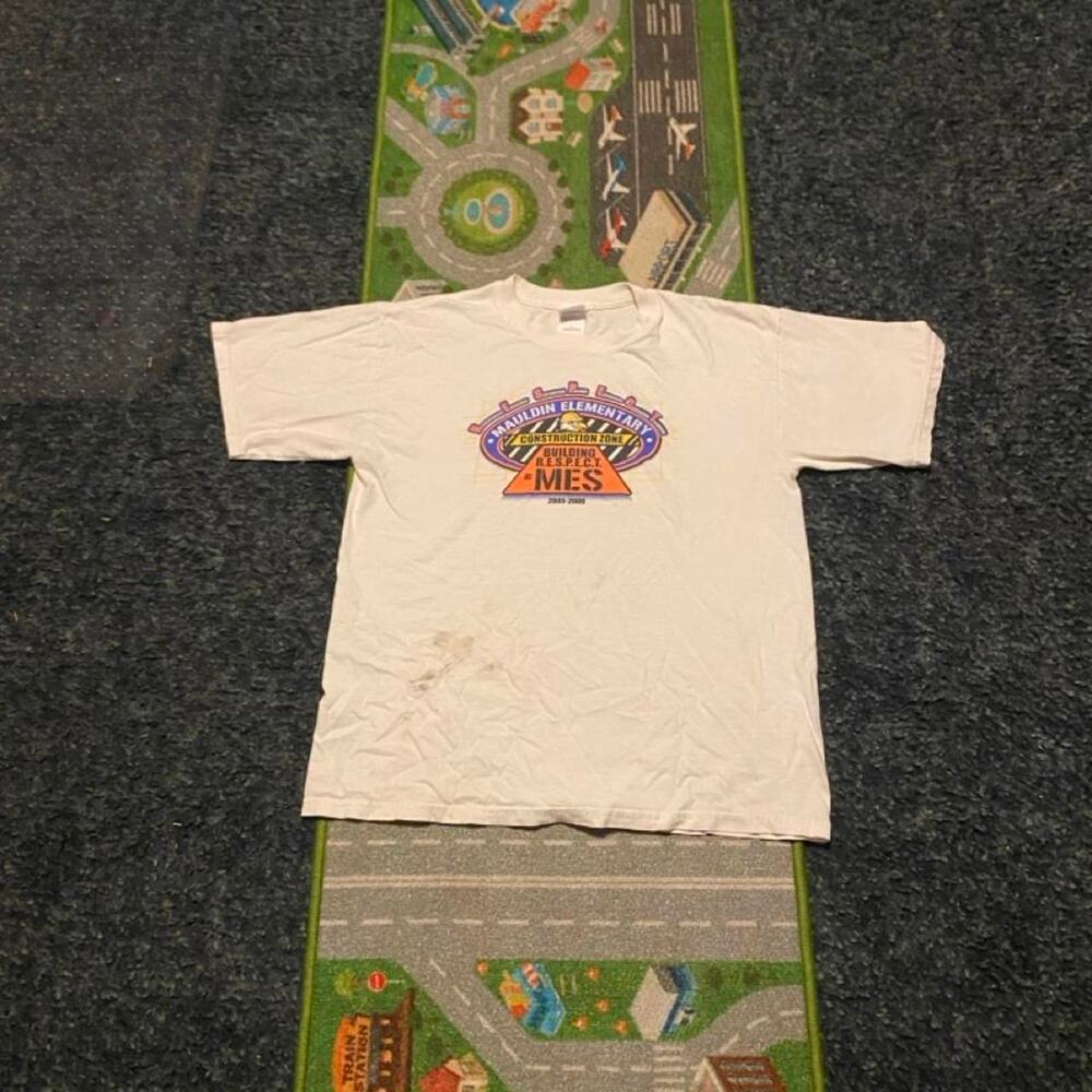 Vintage 2000s elementary school construction T-shirt